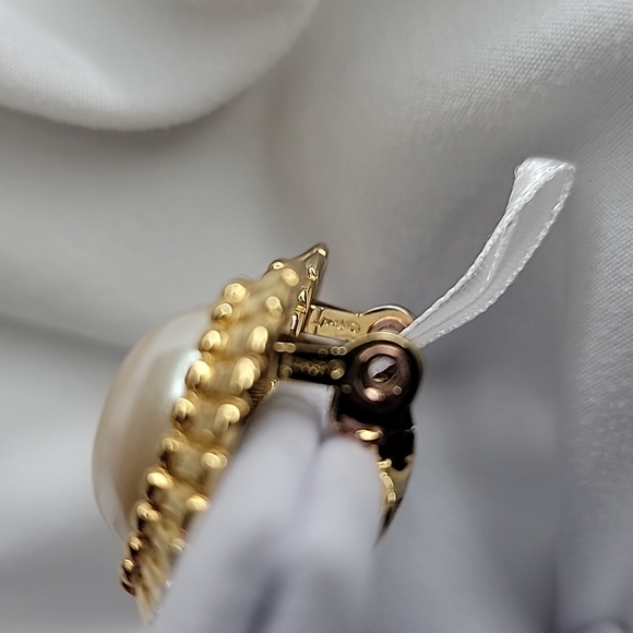 Vintage Faux Pearl Gold tone Monet Clip on earrings - Picture 6 of 16